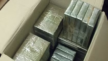 Phá hai vụ vận chuyển ma túy, thu hơn 10 bánh heroin