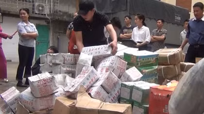 Phát hiện kho hàng chứa 2.340kg thực phẩm nhập lậu