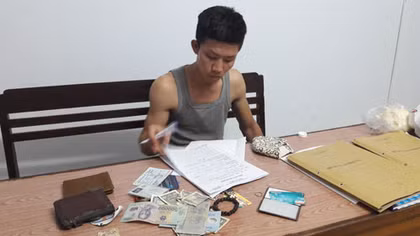 Đi thăm bạn gái, "tranh thủ" cướp giật