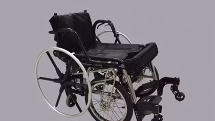 Xe lăn thẳng đứng trợ giúp người bệnh