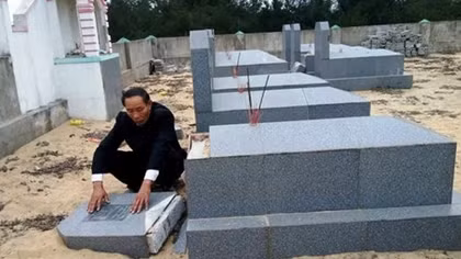 Bàng hoàng khi hàng chục bia mộ người thân bị đập phá