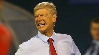Wenger lại khẩu chiến