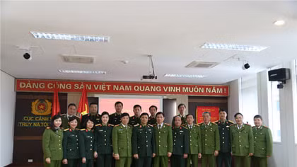 Bộ trưởng Bộ Quốc phòng khen thưởng Ban chuyên án truy bắt đối tượng truy nã nguy hiểm