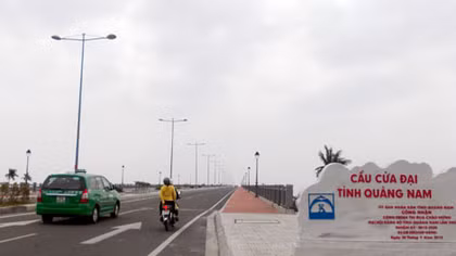 Niềm vui ngày Xuân ở đôi bờ Cửa Đại
