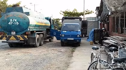 Lái xe phá niêm phong để tráo xăng dầu