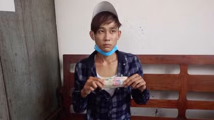 Bắt kẻ đòi tiền chuộc giấy tờ tùy thân ở bệnh viện