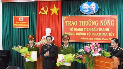 Khen thưởng lực lượng phá vụ hơn 6.300 viên ma túy