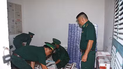 BĐBP An Giang bắt vụ vận chuyển 12.700 gói thuốc lá lậu