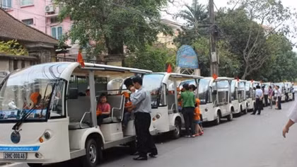 Thí điểm xe điện 4 bánh phục vụ khách du lịch