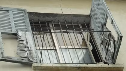 "Sống trong sợ hãi" ở khu tập thể cũ nát tại Hà Nội