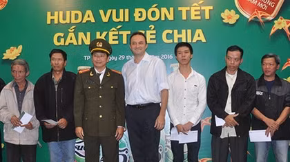 Quà Tết ấm lòng người nghèo xứ Huế
