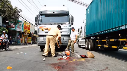 Một phụ nữ bị xe container cán tử vong