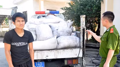Hơn 2 tấn mỡ bò bẩn chuẩn bị được tiêu thụ