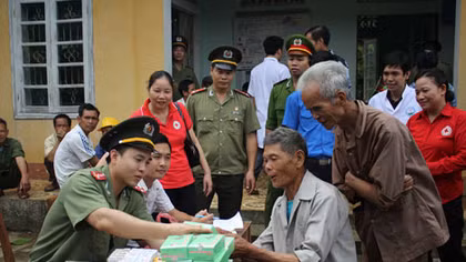 Bí thư đoàn Công an tỉnh Hòa Bình luôn gắn bó với đồng bào vùng khó khăn
