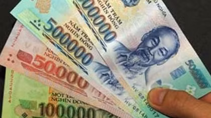 Đi chợ bằng tiền giả
