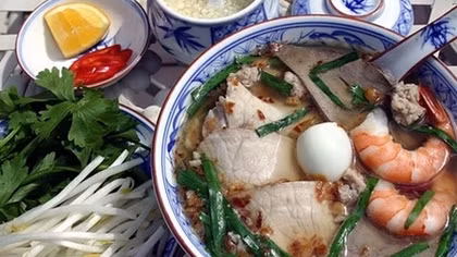 Ăn hủ tiếu ở lớp, bé trai 4 tuổi bị bỏng nặng