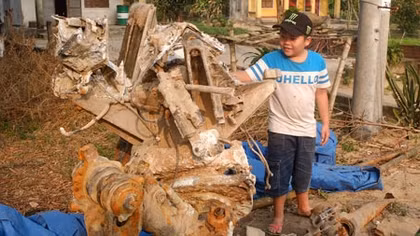 Đi rà phế liệu, phát hiện... máy bay thời chiến