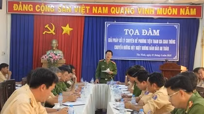 Giải pháp xử lý phương tiện tham gia giao thông chuyển hướng đột ngột không đảm bảo an toàn
