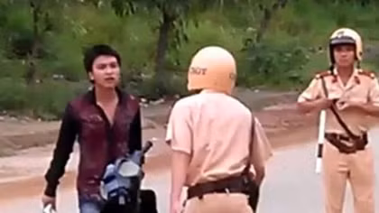 Đánh công an để giải cứu cho em ruột bị bắt giữ