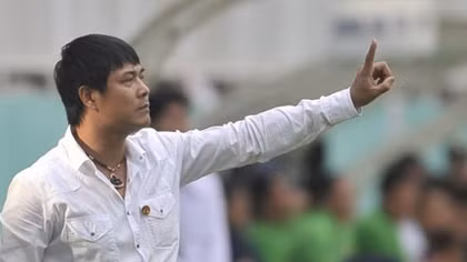 Lấy bụng anh hùng...!?