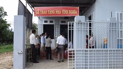Văn phòng Bộ Công an trao tặng nhà tình nghĩa tại Bến Tre