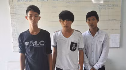 Xin tiền không được, đập xe cứu thương cho “bõ ghét”