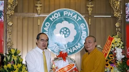 Đồng chí Nguyễn Thiện Nhân chúc mừng Hội đồng trị sự Giáo hội Phật giáo Việt Nam