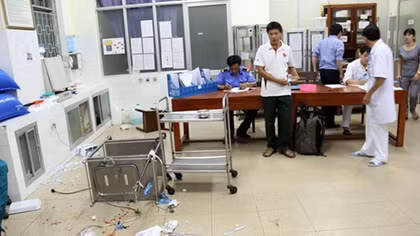 Điều tra vụ hai đối tượng lạ mặt xông vào bệnh viện chém người