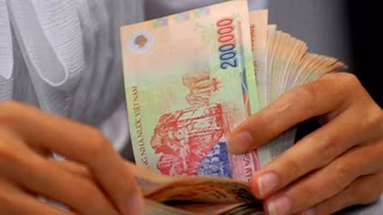 Ngân sách trông vào đâu khi nguồn thu từ dầu lao dốc?