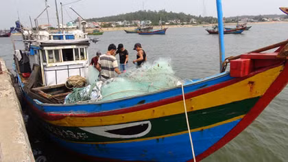 Tàu cá ngư dân Quảng Ngãi lại bị tấn công, cướp phá tài sản ở vùng biển Hoàng Sa