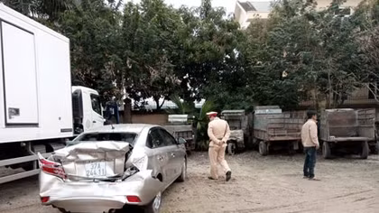 Xe tải đâm xe rước dâu, cô dâu, chú rể thoát chết trong gang tấc