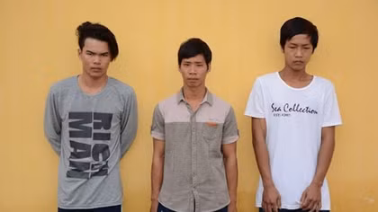 Mâu thuẫn lúc nhậu, gọi bạn đến đánh người nhập viện