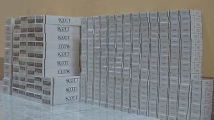 Bắt giữ xe ô tô khách chở thuốc lá lậu