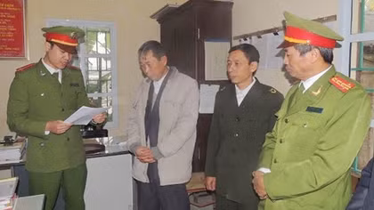 Bắt đối tượng ăn chặn 19 triệu đồng tiền chế độ của người dân