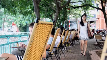Hàng quán ‘bủa vây’ Hồ Tây