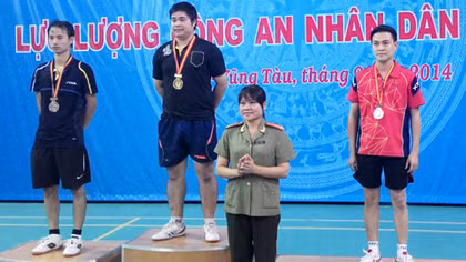 Đại hội Khoẻ ‘Vì an ninh Tổ quốc’: Gặp hai tay vợt vô địch bóng bàn