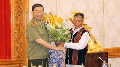 Thứ trưởng Tô Lâm tiếp đoàn đại biểu người có uy tín tỉnh Quảng Trị