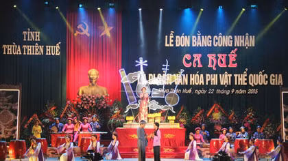 Thừa Thiên – Huế đón Bằng công nhận ca Huế là Di sản văn hóa phi vật thể quốc gia