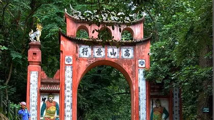 Chủ tịch nước Trương Tấn Sang dâng hương tại khu di tích Đền Hùng và dự Lễ kỷ niệm khởi nghĩa Hai Bà Trưng