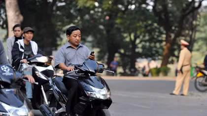 Tăng cường tuyên truyền, xử lý không đội mũ bảo hiểm trẻ em