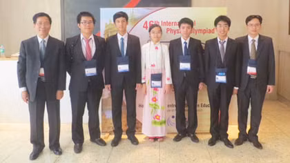 Năm học sinh Việt Nam dự Olimpic Vật lý quốc tế 2015 đều đoạt giải