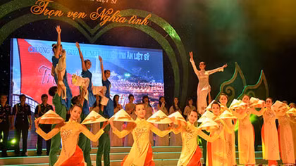 Giao lưu nghệ thuật ‘Sáng mãi tên anh’