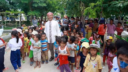 Tùy bút ‘Những cuộc đi và cái Nhà’ của Inrasara