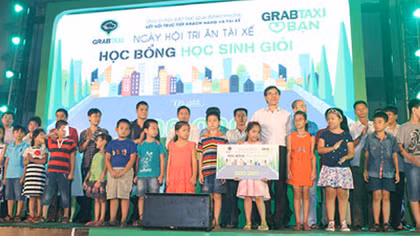 Hơn 2.000 tài xế taxi được tuyên dương