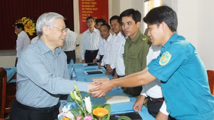 Tổng Bí thư Nguyễn Phú Trọng kiểm tra Chương trình nông thôn mới tại Trà Vinh
