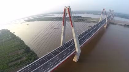 Đường nối cầu Nhật Tân và đường Thanh Niên đi ngoài đê