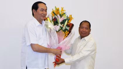 Bộ trưởng Trần Đại Quang chúc mừng Bộ trưởng Bộ An ninh Lào