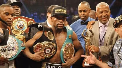 Mayweather bị tước danh hiệu vô địch trong trận đấu với Pacquiao