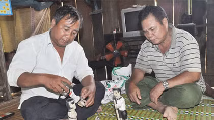 Nỗ lực giữ gìn tượng nhà mồ của đồng bào dân tộc Cơ Tu