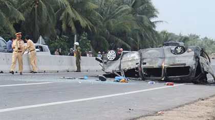 Cháy xe cấp cứu, bệnh nhi chết trên đường đi chữa ung thư